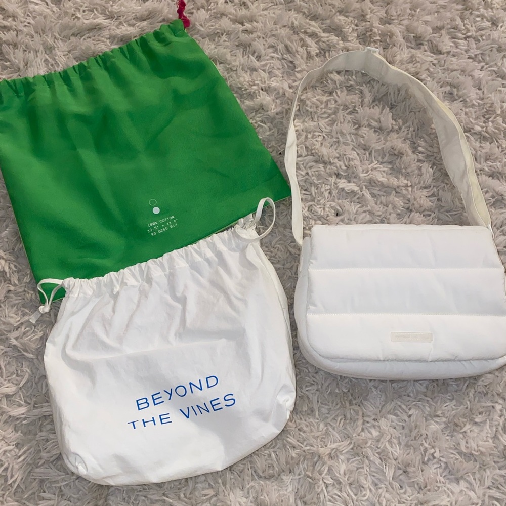 NWT Beyond The Vines White poofy bag